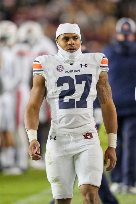 Auburn students suspended after explicit tape of Jarquez Hunter。